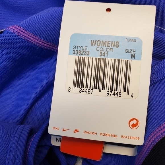 NIKE Dri-Fit Size Medium Tank - Picture 8 of 10